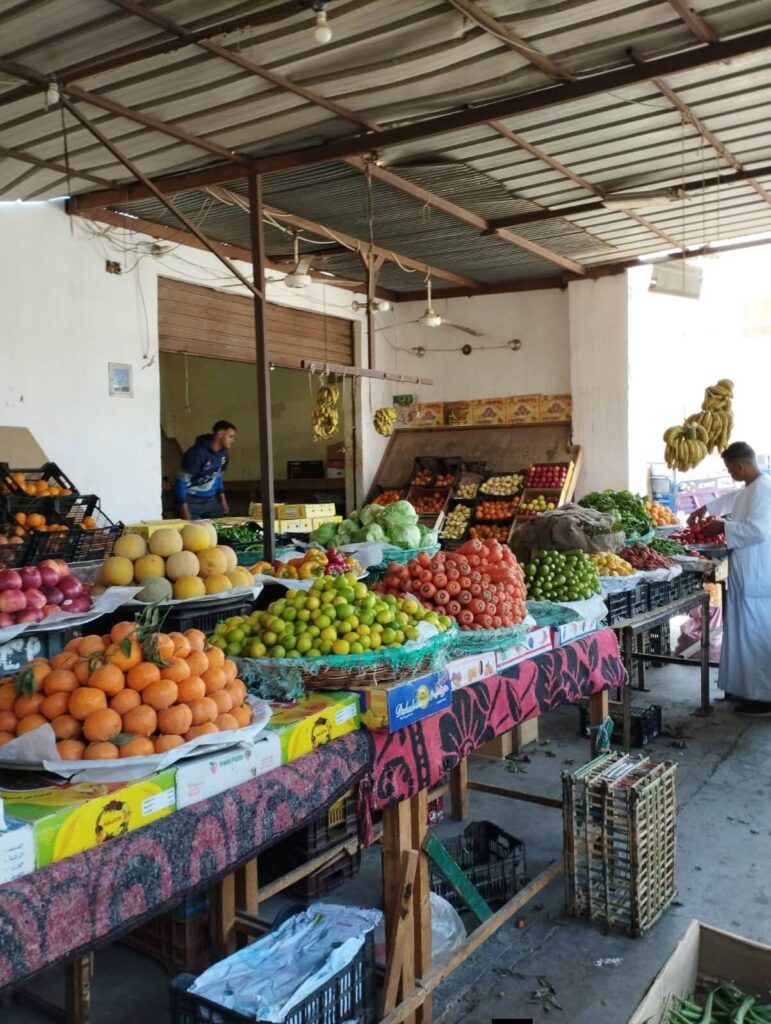 Foto für den Wochenmarkt in El Quseir mit Tomaten, Zitronen, Granatapfel und Karotten – El Quseir Sehenswürdigkeiten