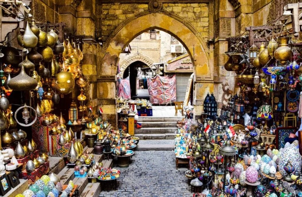 Top-Ausflug von Hurghada nach Kairo 2 Tage mit Übernachtung mit dem Auto 2 Der traditionelle Khan el-Khalili Basar in Alt-Kairo während des Ausflugs von Hurghada nach Kairo für 2 Tage