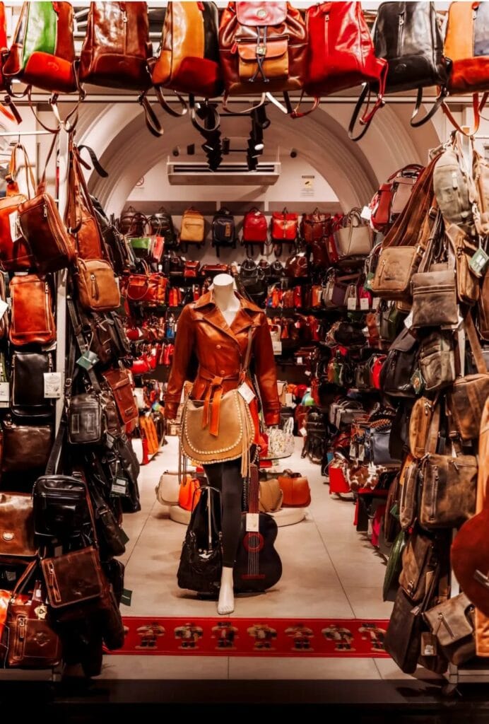Shopping Ägypten – Die besten Märkte, Souvenirs & Einkaufstipps für Ihren Urlaub 3 Einkaufen in Sharm El Sheikh macht auch Spass.solche Geschäfte gibt es auch in Sharm El Sheikh genau wie in Hurghada