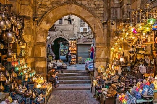 Traditioneller Basar in Kairo – Khan el Khalili während eines Ausflugs von Hurghada nach Kairo