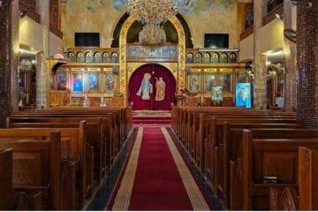 Innenansicht einer Kirche in El Quseir beim Marsa Alam Shopping Ausflug.