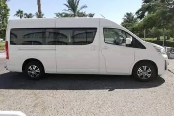 Transfer Marsa Alam nach Luxor – Komfort & Flexibilität 20 Minibus für den Transfer Flughafen Hurghada nach Makadi Bay mit Klimaanlage und hohem Komfort