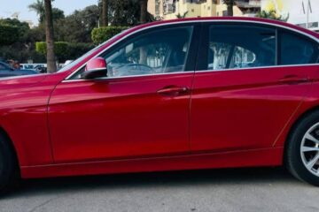 Transfer Flughafen Hurghada nach Safaga 5 Rotes Transferauto von Marsa Alam Reisen am Flughafen Hurghada für die Fahrt nach Safaga