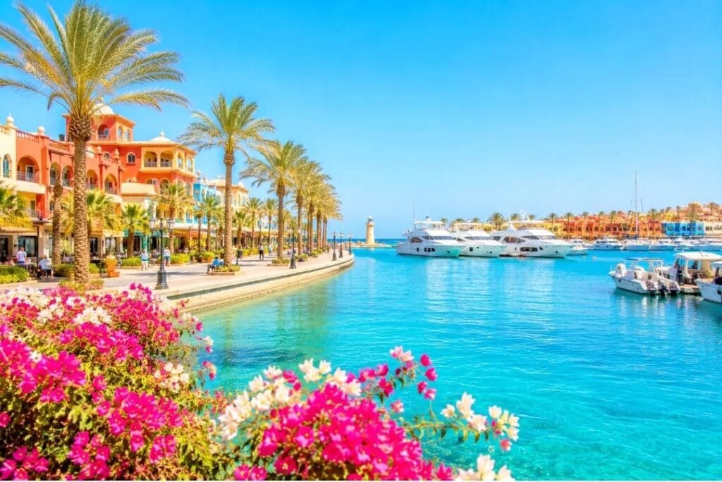 7 überraschende Gründe, warum das Wetter in Ägypten im Januar perfekt für deinen Urlaub ist 6 Wetter Ägypten Januar Hurghada – sonniger Tag an der Marina mit Blick auf das Rote Meer