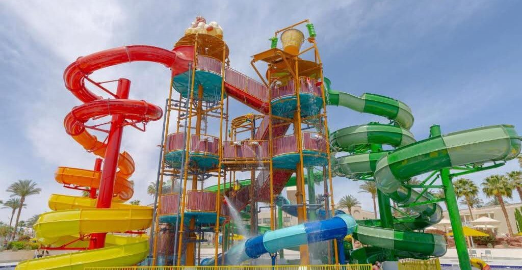 Wasserspiele in einem Hotel in Hurghada bei einem Urlaub mit Kindern in Ägypten