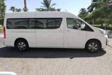 Transfer von Hurghada nach Abu Dabbab – Ihr privater Tagesausflug ins Paradies 2 Moderne klimatisierte Transferfahrzeug von Toyota für Tagesausflug von Hurghada nach Kairo