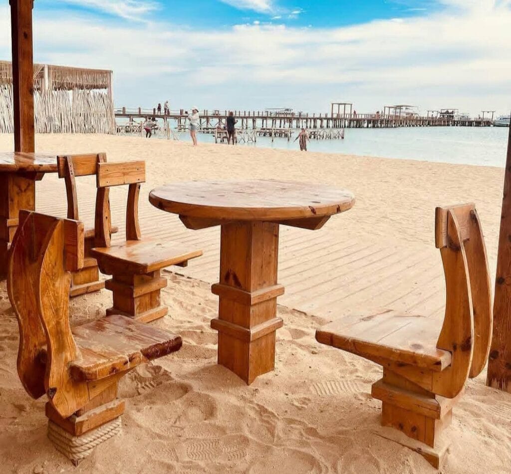 Ein Foto zeigt wie der Strand von Orang Bay aussieht beim Schnorcheln in Orange Bay 
