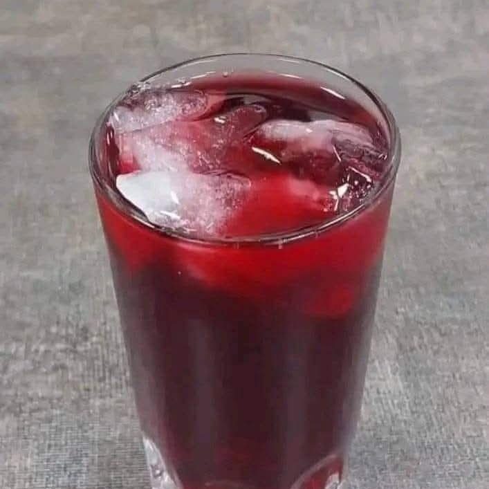 Kalter Hibiskus-Tee mit Eis aus ägyptischen Gewürzen – Ägypten Gewürze
