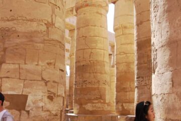 Teil der Säulenhalle im Karnak-Tempel während eines privater Ausflug von Hurghada nach Luxor