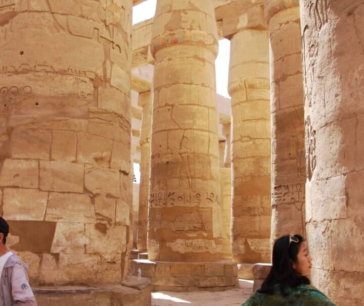 Teil der Säulenhalle im Karnak-Tempel während eines privater Ausflug von Hurghada nach Luxor