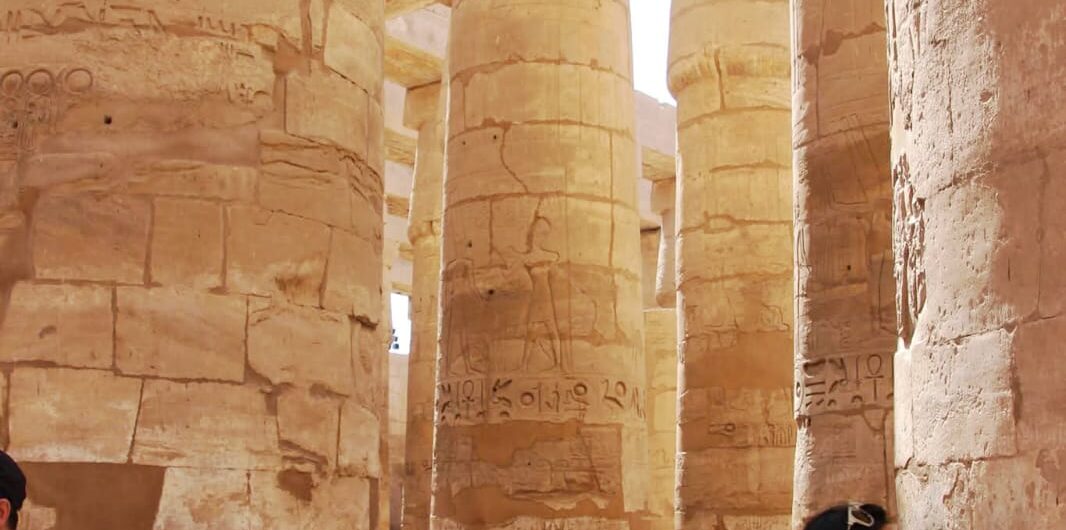 Ausflug nach Luxor von Hurghada – Infos, Tipps und Sehenswürdigkeiten 1 Säulenhalle im Karnak-Tempel in Luxor – Ausflug nach Luxor von Hurghada