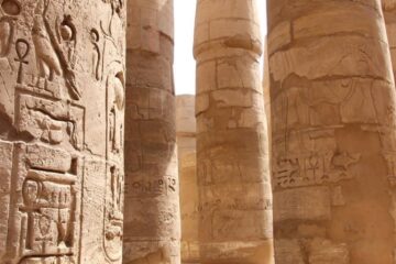Säulenhalle im Karnak Tempel beim Ausflug von Safaga nach Luxor