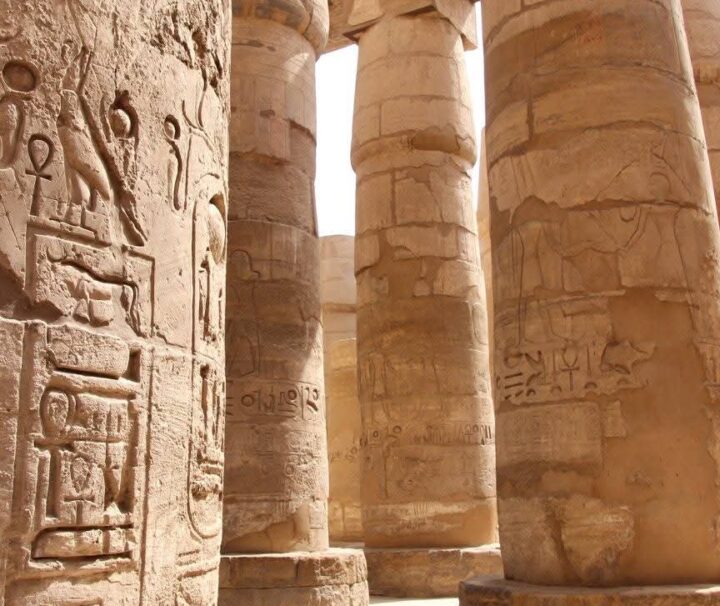 Säulenhalle im Karnak Tempel beim Ausflug von Safaga nach Luxor