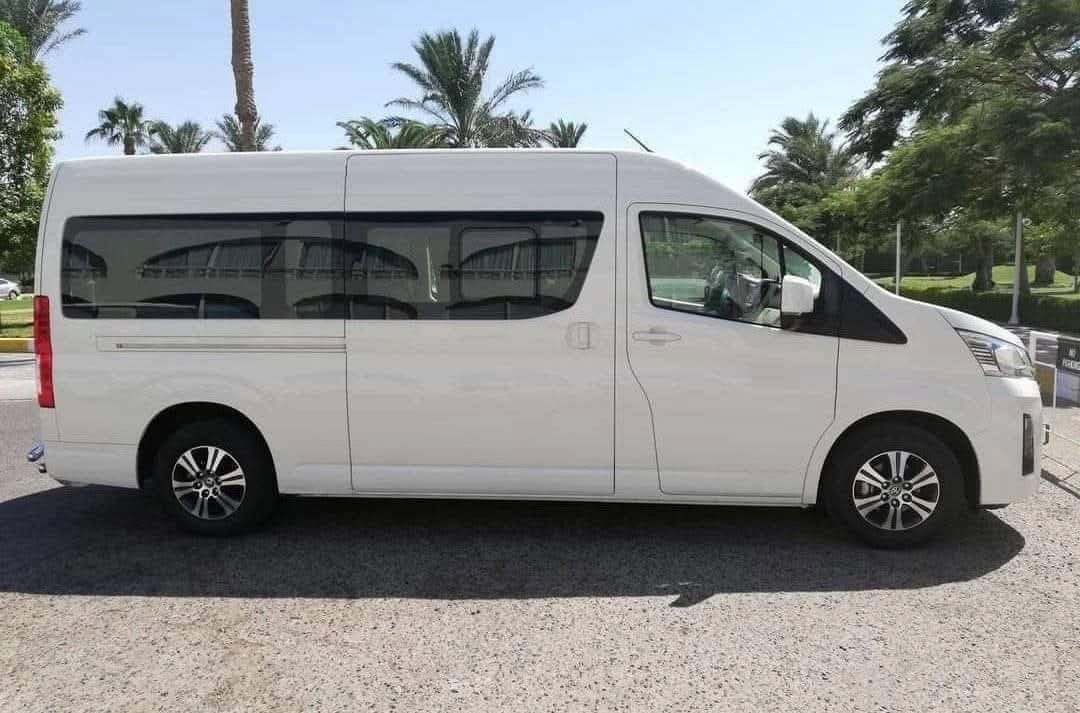 Transfer Kairo Hurghada – Privates Auto wartet auf Gäste im Hotel Privates Transferfahrzeug im Hotel in Kairo wartet auf Gäste für den Transfer Kairo Hurghada