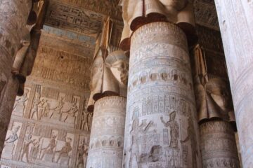 Tagesausflug von Hurghada zum Dendera Tempel& Tal der Könige 2 Säulenhalle im Tempel von Dendera bei Tagesusflug von Hurghada zum Dendera Tempel