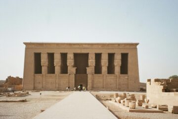Dendera Tempel von außen bei einem Tagesausflug von Hurghada zum Dendera Tempel