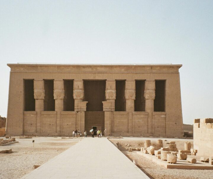 Dendera Tempel von außen bei einem Tagesausflug von Hurghada zum Dendera Tempel