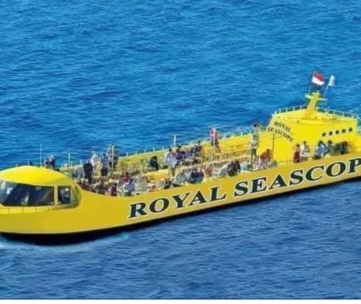Ein Ausflug mit dem U-Boot in Hurghada.Das Boot von aussen ist gelb und sieht sehr schön aus