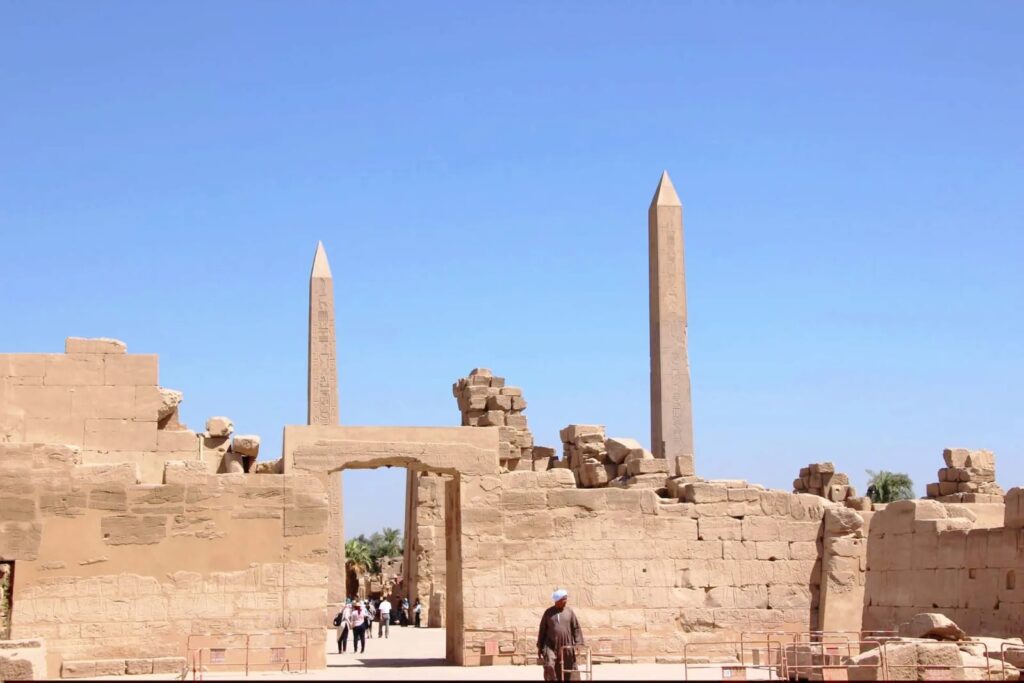 Luxor oder Kairo Marsa Alam – Welcher Ausflug lohnt sich wirklich? 3 Auf das ist der große Obelisk von Hatschepsut.Der Besuch vom Karnak Tempel ab Marsa Alam
