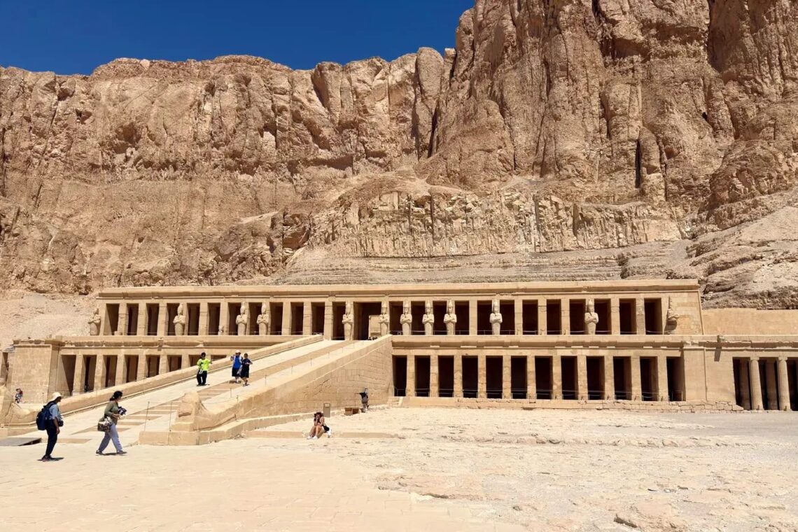 Luxor oder Kairo Marsa Alam – Welcher Ausflug lohnt sich wirklich? 29 Hatschepsut-Tempel in Luxor – Sehenswürdigkeit beim Vergleich Luxor oder Kairo Marsa Alam