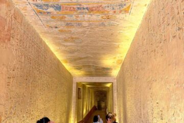 Tagesausflug von Port Ghalib nach Luxor mit einem privaten Transfer und Guide 3 Tagesausflug von Port Ghalib nach Luxor – Eingang zum Tal der Könige in Luxor