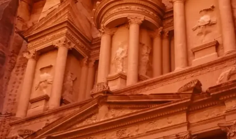 Petra-Ausflug als eine der besten Touren Sharm El Sheikh.