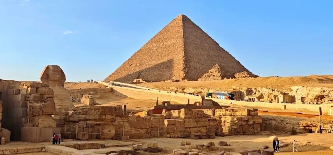 Ausflug von El Quseir nach Kairo mit Cheops-Pyramide und Großer Sphinx.