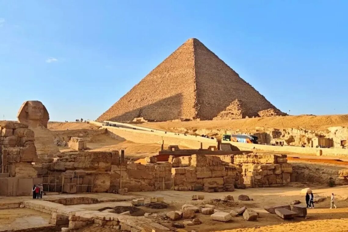 Pyramiden von innen besichtigen: Was erwartet Besucher wirklich? 27 Pyramiden von innen besichtigen – Cheops-Pyramide und Große Sphinx in Gizeh.