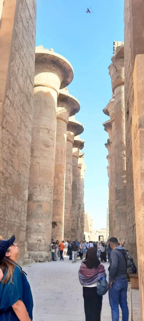 Karnak-Tempel Säulen – Alles über die Große Säulenhalle in Luxor 3 Große Säulenhalle mit 134 Säulen im Karnak-Tempel, erbaut unter Sethos I. und Ramses II.