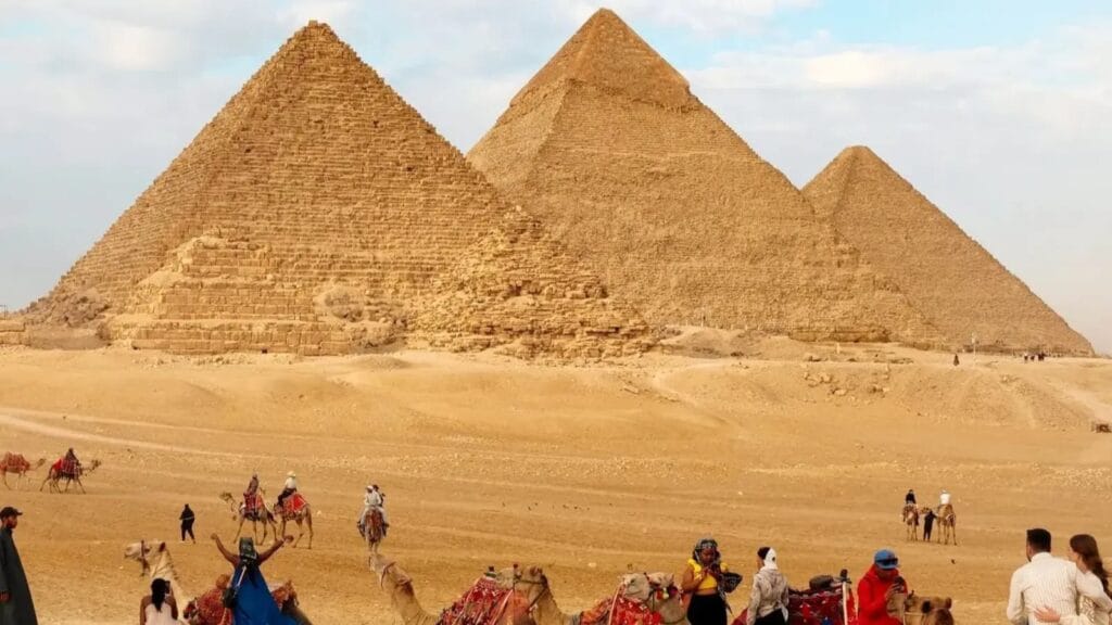Pyramiden von Gizeh besichtigen – Cheops, Chephren und Mykerinos.