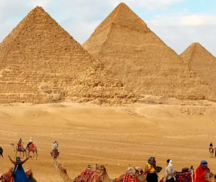 Pyramiden von Gizeh mit Cheops-, Chephren- und Mykerinos-Pyramide.