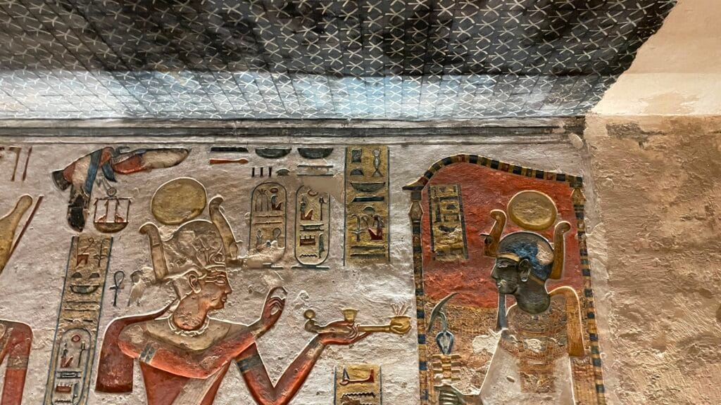 Ausflug El Quseir nach Luxor – Ihr Guide für 1- und 2-Tages-Touren 6 Ramses IV. bringt einem Gott Opfer dar bei einem Tagesausflug Luxor ab El Quseir.