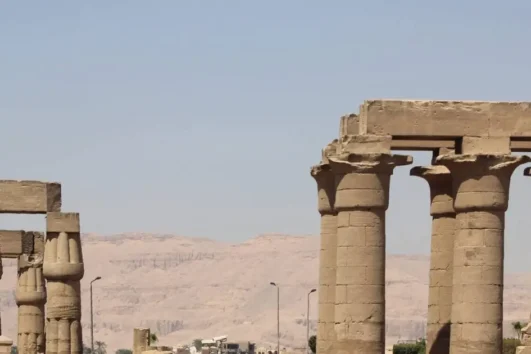 Luxor mal anders ab Marsa Alam – Säulen im Luxor-Tempel.