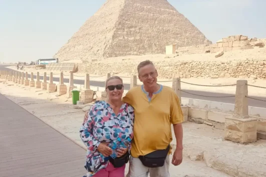 Pyramiden von Gizeh beim Tagesausflug von El Gouna nach Kairo.