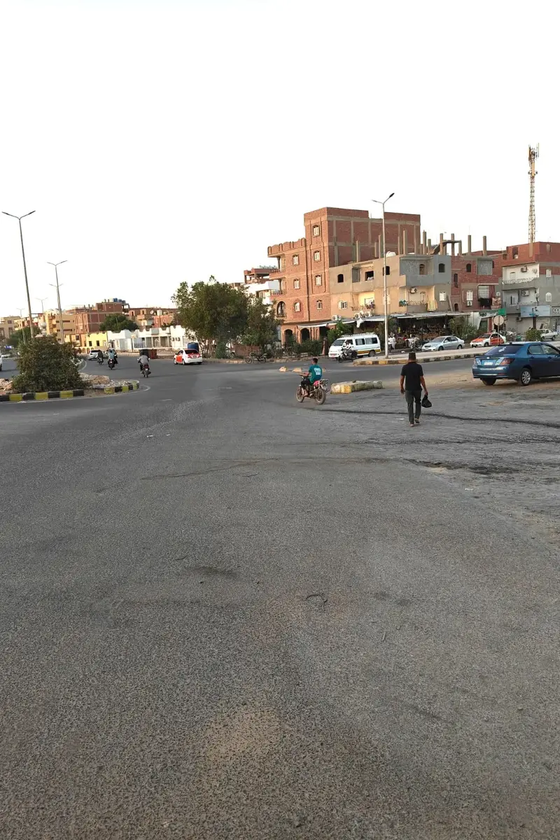 Sicherheit in El Quseir Ägypten – belebte Straße im Stadtzentrum.