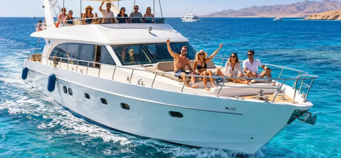 Schnorcheln in Sharm El Sheikh – Die besten Riffe & Spots 1 Schnorcheln Sharm El Sheikh bei einer Bootstour im Roten Meer.