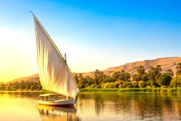 Felukenfahrt auf dem Nil beim Ausflug Hurghada Luxor mit Bananeninsel.