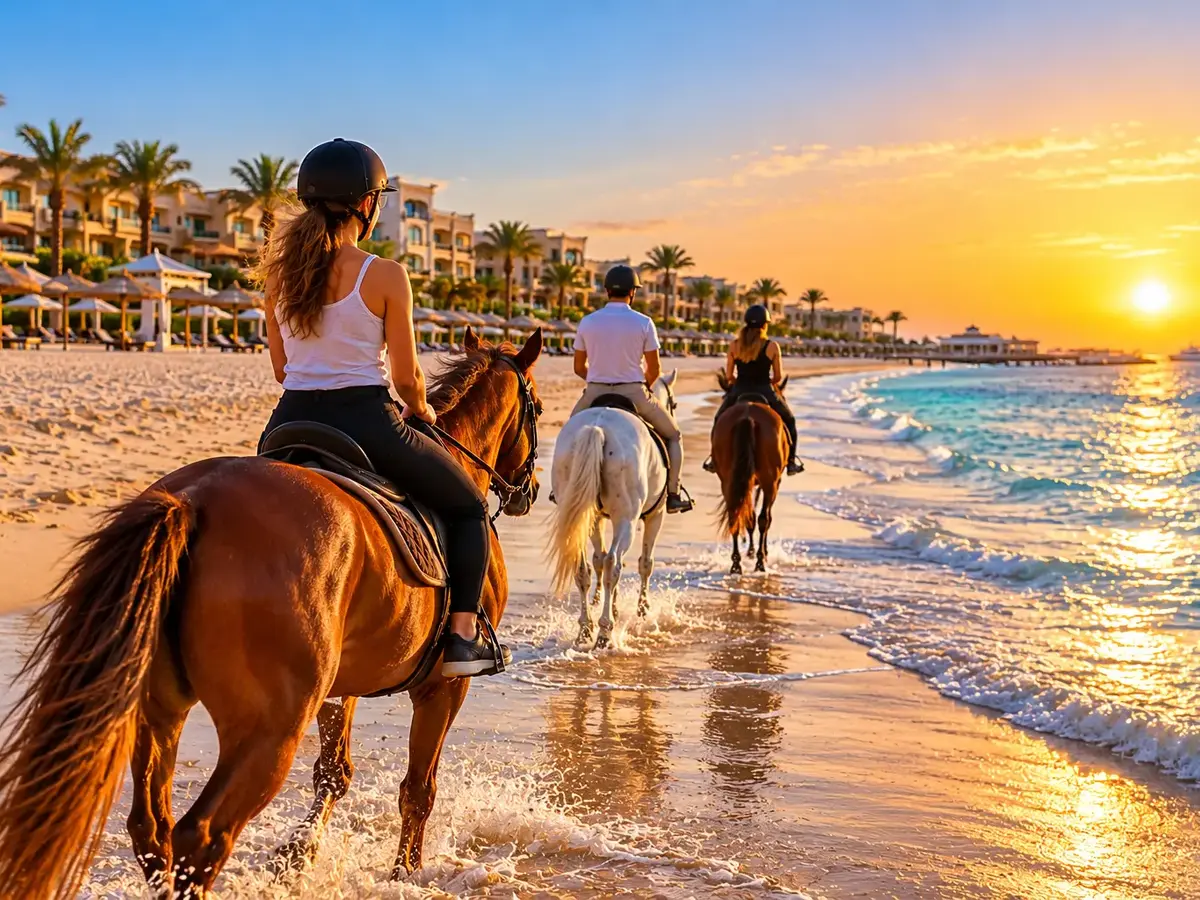 Pferdereiten Hurghada – Wüste & Rotes Meer bei Sonnenaufgang oder Sonnenuntergang 1 Pferdereiten Hurghada am Strand des Roten Meeres bei Sonnenuntergang